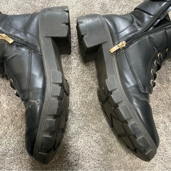 Used black combat boots worn by Hooters Girl - Picture 4 of 6